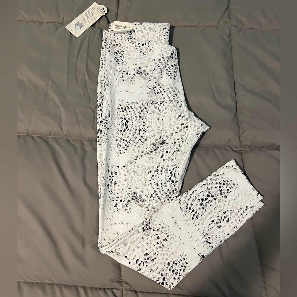 NWT - CALAI leggings